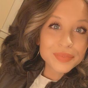 Meet your Posher, Ainsley